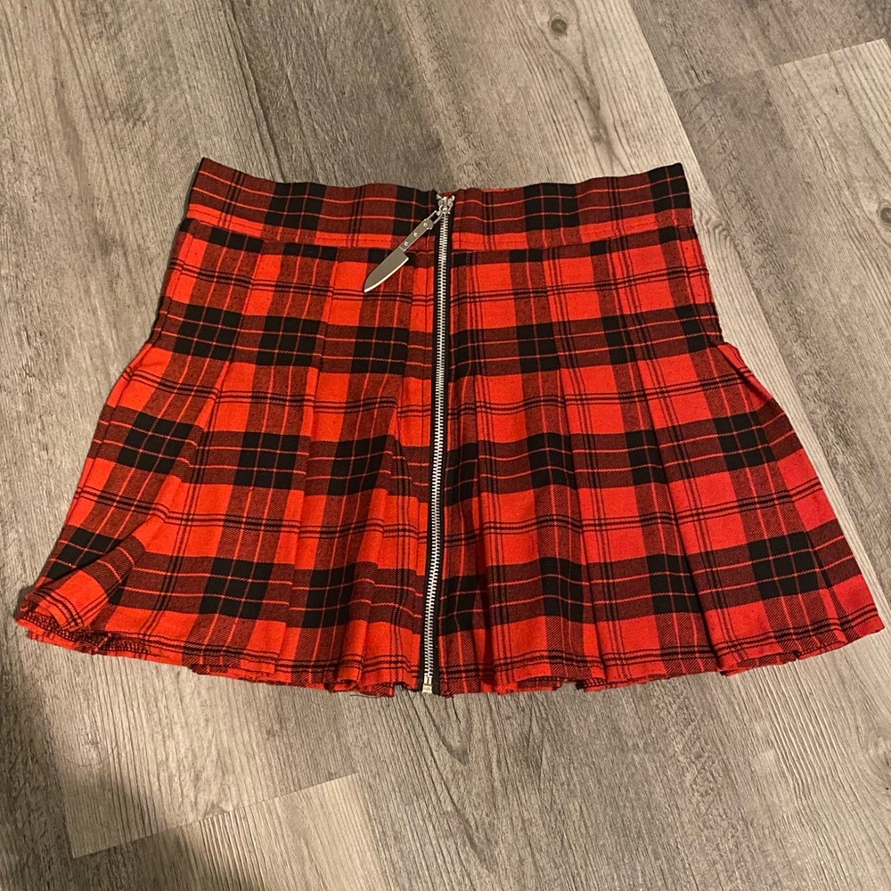 Spencer’s Red Plaid Skirt with Knife Zipper ♥️🖤